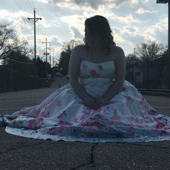 Size 14-16 Prom dress - Picture 4 of 6